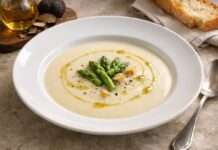 Es ist Spargelzeit: Velouté d’asperges mit Trüffelöl – französische Eleganz im Frühling Velouté-d-asperges-mit-Trüffelöl