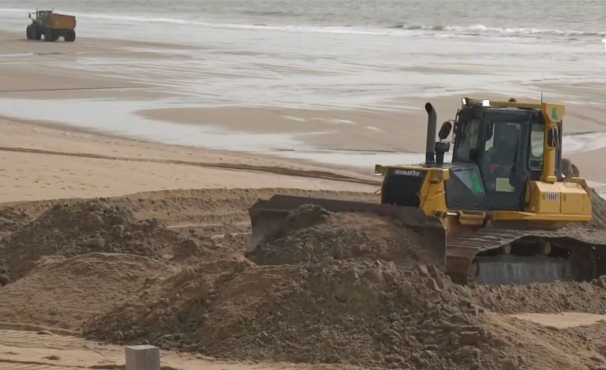 Wenn der Atlantik den Strand verschiebt: La Baule kämpft gegen die Spuren eines stürmischen Winters