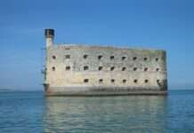 Fort Boyard: Zwischen Fernsehlegende und bröckelnder Realität Fort_Boyard_Wikipedia