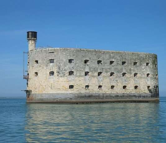Fort Boyard: Zwischen Fernsehlegende und bröckelnder Realität Fort_Boyard_Wikipedia