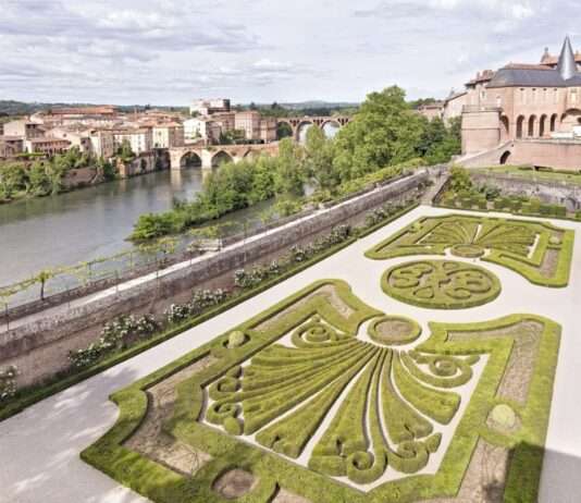 Albi – Zwischen rotem Stein und leisen Geheimnissen Albi_Palais_de_la_Berbie_Wikipedia