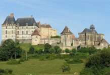 Der Hüter des steinernen Schiffes Biron_-_Château_Wikipedia