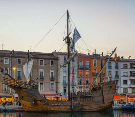 Ein Schiff wie aus einer anderen Zeit: Die „Nao Santa Maria“ verzaubert Arcachon Nao-Santa-Maria_Wikipedia