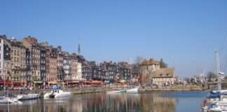 Risse im Idyll: Wenn Honfleurs Postkartenmotiv ins Wanken gerät France_Calvados_Honfleur_Wikipedia