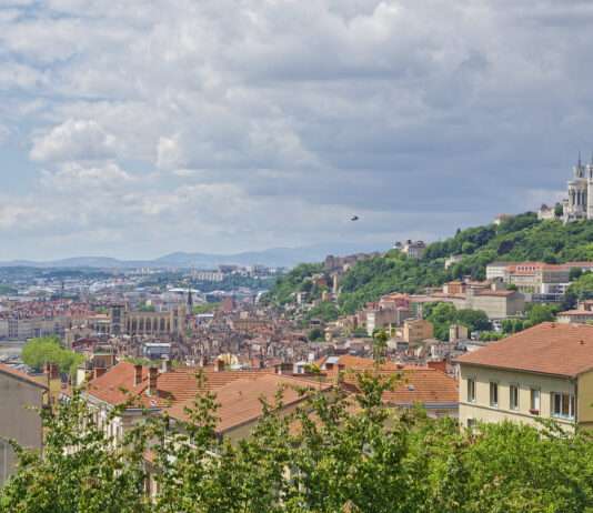 Gerichtsurteil in Lyon: Grenzen kommunaler Außenpolitik werden neu gezogen Lyon
