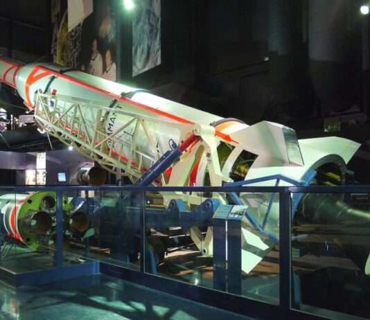 Im Schatten von Peenemünde: Frankreichs verdeckte Integration deutscher Raketenexperten Fusee-Diamant-A-Musee-du-Bourget_Wikipedia