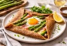 Es ist Spargelzeit: Galette mit Spargel und Schinken – ein französischer Frühlingsklassiker neu entdeckt Herzhafte-Galette-mit-Spargel-und-Ei