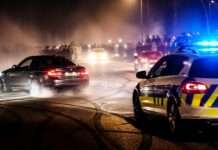 Wenn Motoren aufheulen und der Staat hinterherfährt: Frankreichs Kampf gegen illegale Straßenrennen Illegale-Strassenrennen-Polizei_Illustration