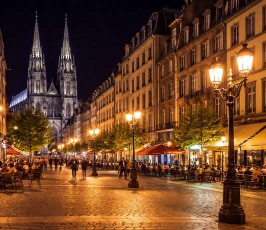 Wenn das Licht zurückkehrt – Clermont-Ferrand und die neue Politik der Sichtbarkeit Nächtliche-Strassenbeleuchtung_Illustration