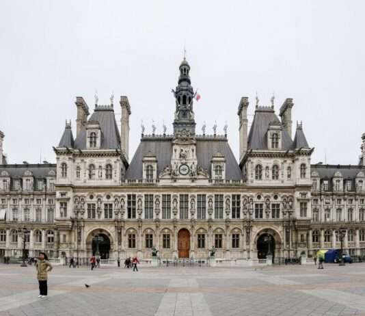 Razzia im Pariser Rathaus: Justizermittlungen treffen auf politisch sensibles Terrain Paris_Hôtel_de_Ville_-Wikipedia