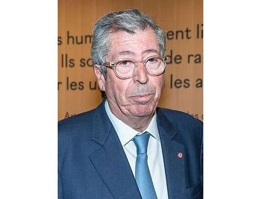 Der lange Schatten der Macht: Patrick Balkany erneut vor Gericht Patrick-Balkany_au_tribunal_Wikipedia
