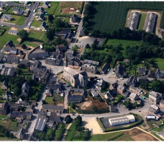 Wenn Hilfe zur Gefahr wird: Ein Dorf in der Bretagne ringt mit einem tödlichen Eingriff Plouasne-Vue-Aerienne_Wikipedia