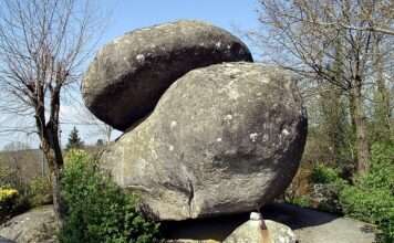 Sidobre – Wo Steine Geschichten flüstern Rocher_tremblant_sept_faux_Wikipedia