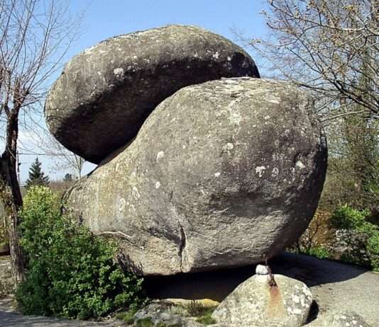 Sidobre – Wo Steine Geschichten flüstern Rocher_tremblant_sept_faux_Wikipedia