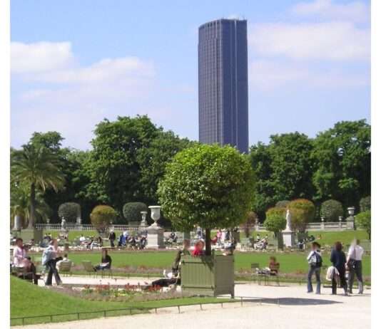 Der lange Abschied vom ungeliebten Wahrzeichen: Die Tour Montparnasse im Wandel TourMontparnasse_Wikipedia