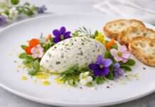 Ostern in der modernen französischen Küche: Ziegenkäse-Mousse mit Kräutern und essbaren Blüten Ziegenkäse-Mousse-mit-Kräutern-und-essbaren-Blüten