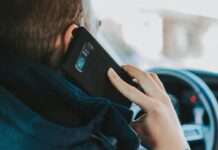 Telefon am Steuer: Frankreich zieht die Schrauben an Telefon_Fahren_Steuer