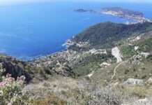 Die Moyenne Corniche – eine Straße zwischen Himmel und Mittelmeer La_Moyenne_corniche_Wikipedia