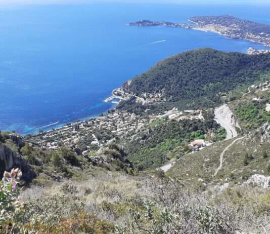 Die Moyenne Corniche – eine Straße zwischen Himmel und Mittelmeer La_Moyenne_corniche_Wikipedia