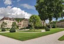 Burgunds neue Genussrouten – wo Frankreich plötzlich leiser, ehrlicher und verdammt lecker wirkt Abbaye_de_Fontenay_panorama_Wikipedia