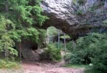 Das steinerne Schweigen der Lozère Arcs_de_St_Pierre_Wikipedia