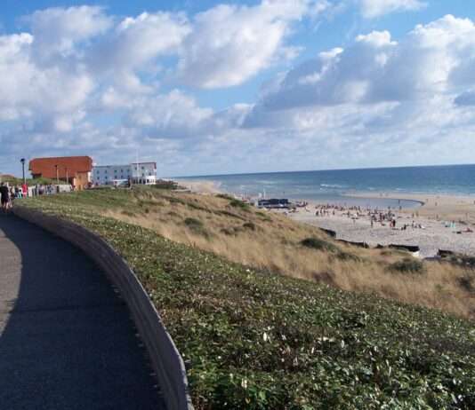 Biscarrosse-Plage atmet auf: Die Promenade gehört wieder den Spaziergängern Biscarosse_Promenade