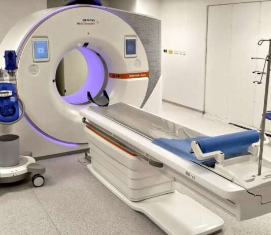 Frankreich vor einem Wendepunkt: Kommt bis 2030 das flächendeckende Lungenkrebs-Screening? CAT-Scan_Wikipedia