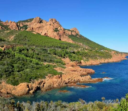 Esterel – Das rote Gebirge am Meer Calanque_du_Petit_Canereit-Massif_de_l'Esterel_Wikipedia