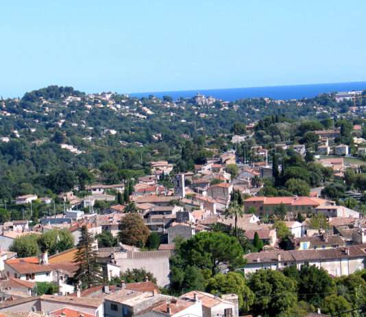 Wenn ein Dorf nach Rosen duftet: La Colle-sur-Loup feiert seine „Rose de Mai“ La_Colle-sur-Loup_Wikipedia