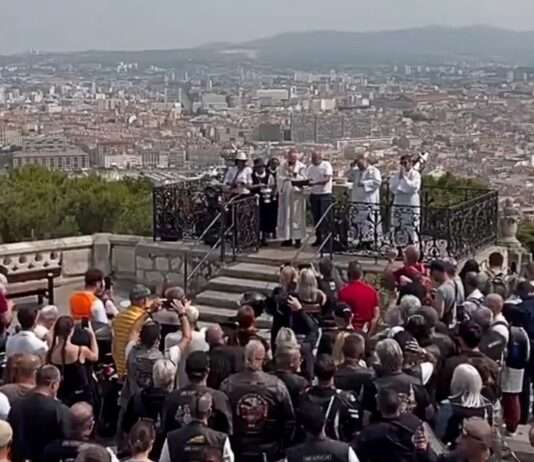 Unter dem Schutz der „Bonne Mère“: Marseilles Motorradfahrer pilgern zur Basilika Marseille-Motorradsegnung_ScreenX