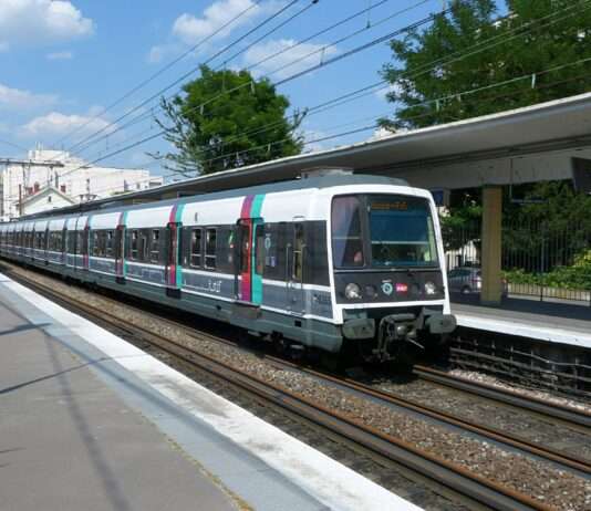 Hoffnung auf Schienen: Der neue RER B soll das tägliche Chaos in Paris entschärfen Mi79_renové_bourg_la_reine_Wikipedia