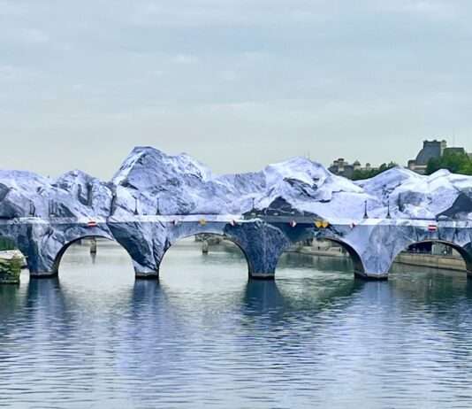 Paris inszeniert seine älteste Brücke neu — und plötzlich erinnert sich die Stadt an ihre kulturelle Macht Pont-Neuf-by-JR_ScreenX