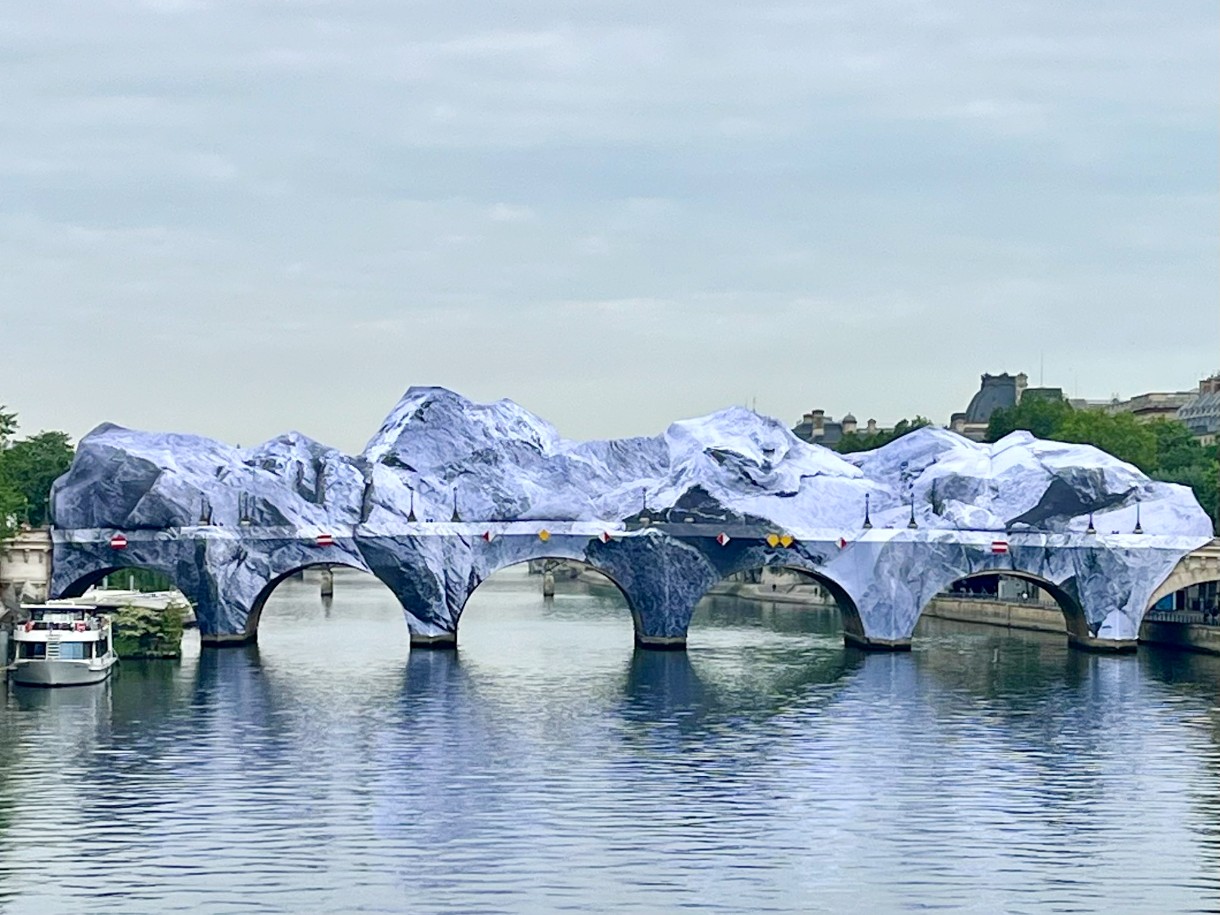Paris inszeniert seine älteste Brücke neu — und plötzlich erinnert sich die Stadt an ihre kulturelle Macht