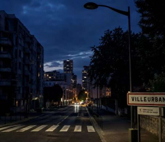 Wenn die Straßen dunkel bleiben: Kupferdiebstähle verunsichern Villeurbanne Straße-Nacht-Villeurbanne_Illustration