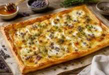 Tarte fine mit Ziegenkäse, Honig & Lavendel Tarte-fine-mit-Ziegenkäse-und-Honig-&-Lavendel