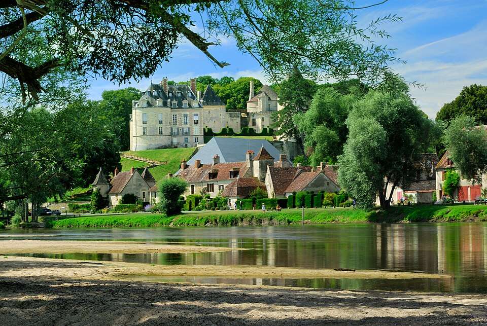 Apremont-sur-Allier – Frankreichs stille Schönheit am Fluss Allier