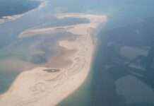 Das bedrohte Sandwunder von Arcachon Parc_naturel_marin_du_bassin_d'Arcachon_vu_du_ciel_-_Banc_d'Arguin_(Wikipedia)