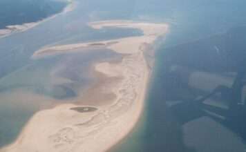 Das bedrohte Sandwunder von Arcachon Parc_naturel_marin_du_bassin_d'Arcachon_vu_du_ciel_-_Banc_d'Arguin_(Wikipedia)