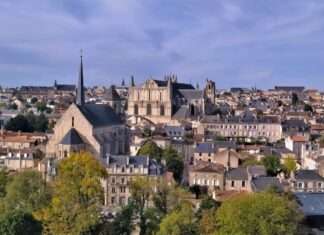 Baumvandalismus in Poitiers: Dutzende Stadtbäume mutwillig verstümmelt Poitiers_panorama_Wikipedia