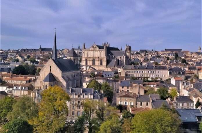 Poitiers_panorama_Wikipedia