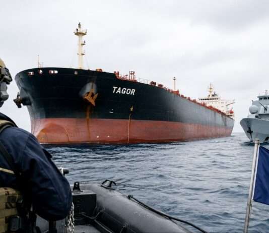 Frankreich setzt Zeichen gegen Russlands Schattenflotte Russische-Tanker-Schattenflotte-Marine-Nationale_Illustration