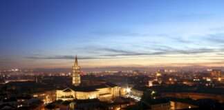 Fussball-WM 2026: Toulouse plant Ausgangssperre für Minderjährige bei Risikospielen Toulouse_by_night_with_Basilique_Saint-Sernin