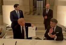 Der Versailler Moment: Wie Macron Trumps Iran-Coup zur Bühne transatlantischer Diplomatie machte Trump-unterzeichnet-Iran-Abkommen-in-Versailles_ScreenX