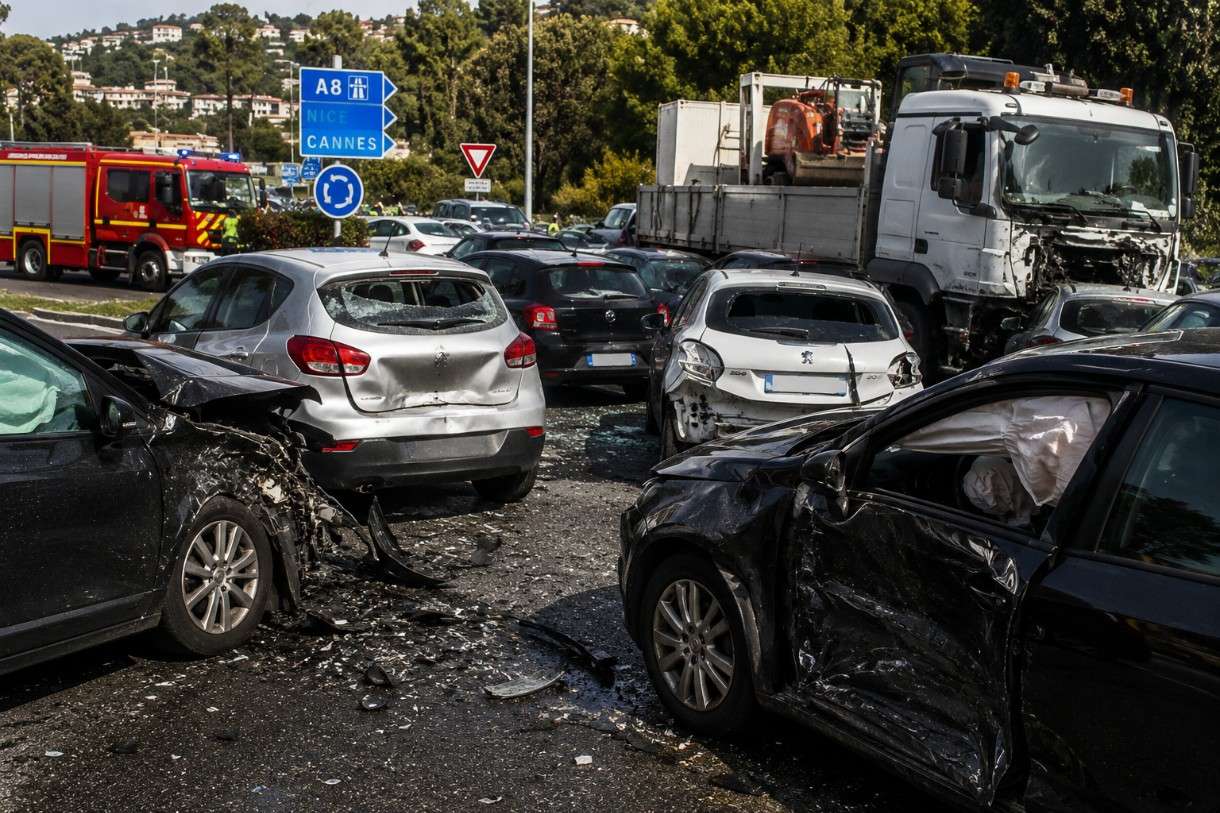 Antibes: Lastwagen löst Massenkarambolage mit 22 Fahrzeugen aus – 37 Menschen verletzt